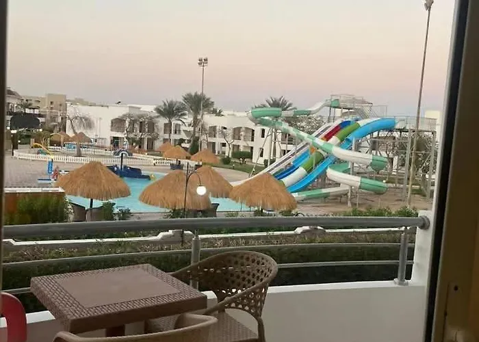 Resort سيسليا بيتش ريزورت *
